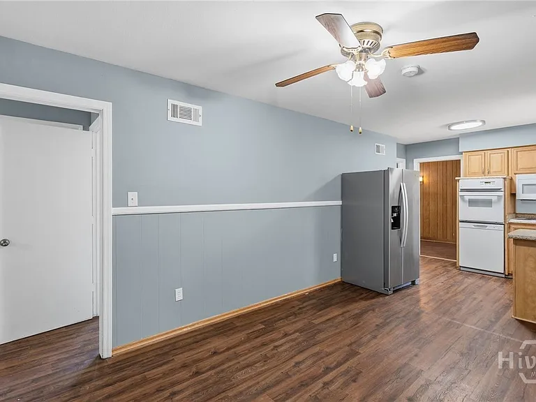 3 Monica Blvd — Photo 11