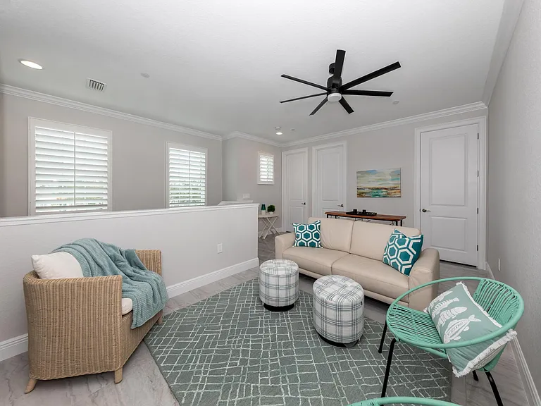 906 E Venice Ave — Photo 12