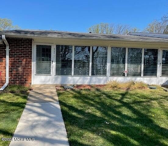 1st image of 875C Balmoral Court