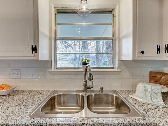 5th image of 2905 N Holloway Ave