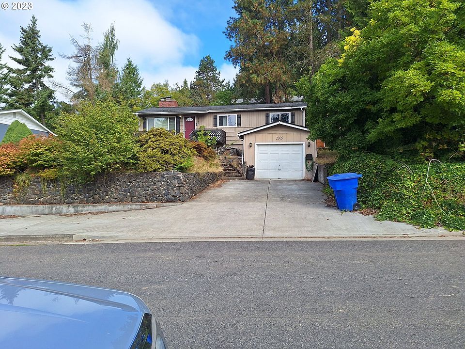 2nd image of 2305 Bloyd St