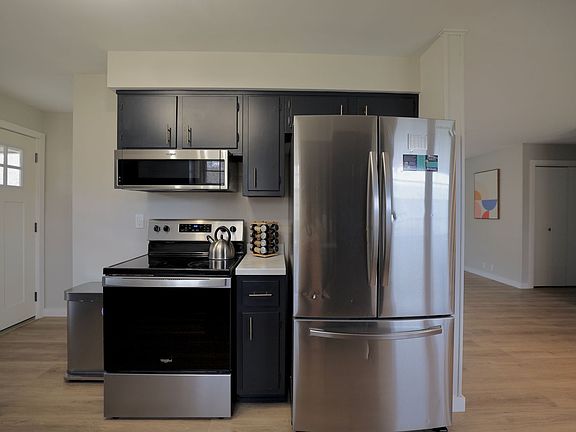 4th image of 1534 N Woodburn Ave #A