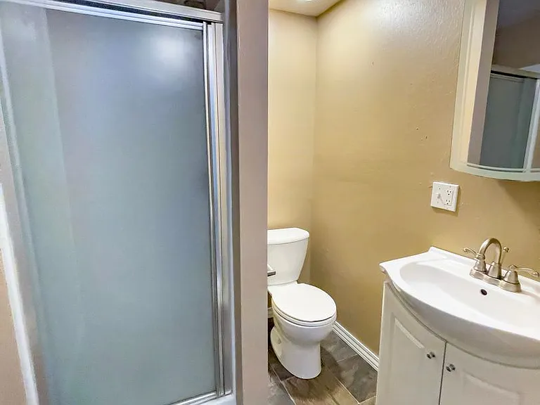 1512 N Woodridge Ave — Photo 28