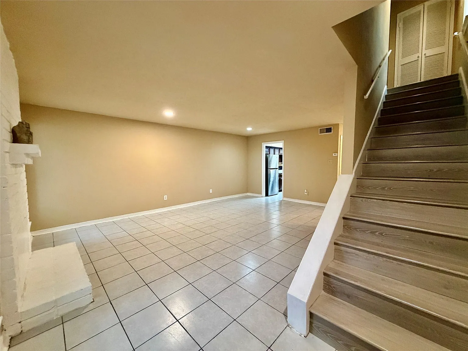 2 bed, 2.5 bath, 1218 sqft, $1,350 — Photo 4