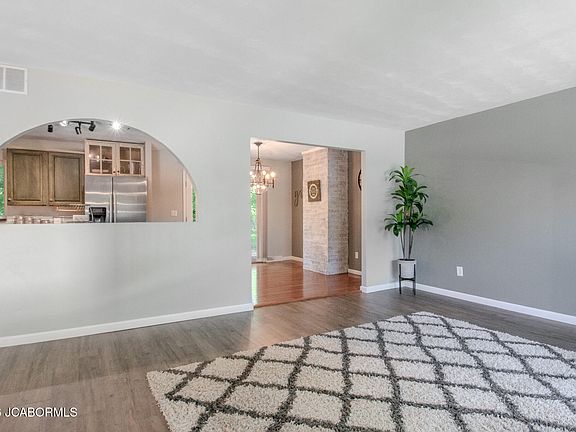 5th image of 724 Kevin Dr