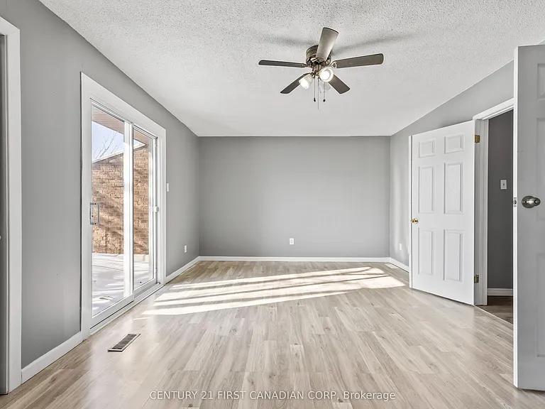 500 Osgoode Dr #20 — Photo 15