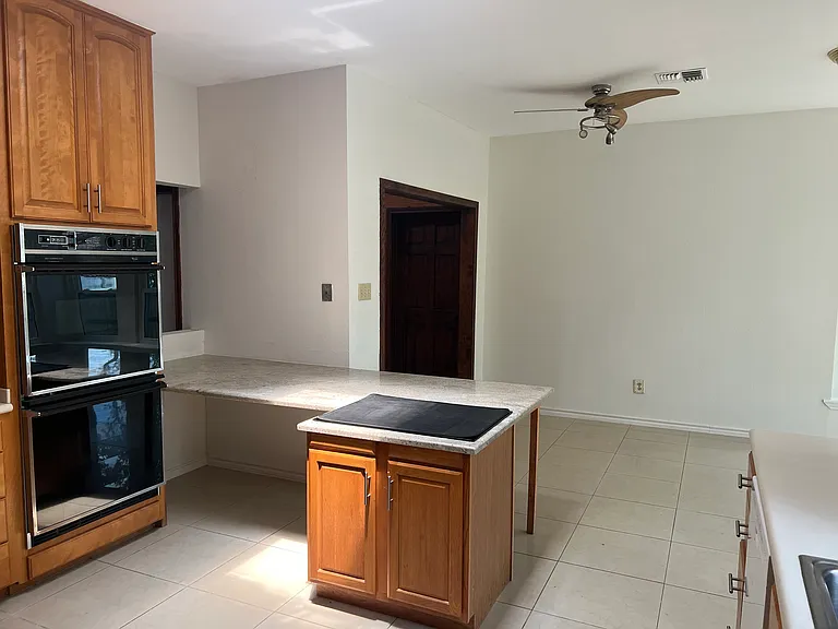 3915 Hunters Crest St — Photo 17