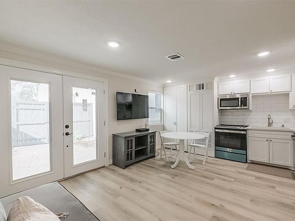 2nd image of 2631 Persa St #C