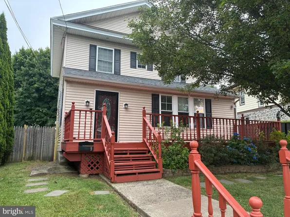 9 E Elbon Rd, Brookhaven, PA 19015