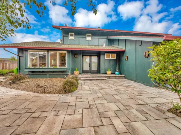 2044 Touraine Ln, Half Moon Bay, CA 94019