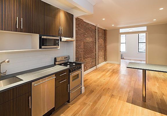 3rd image of 515 W 47th St APT 2A