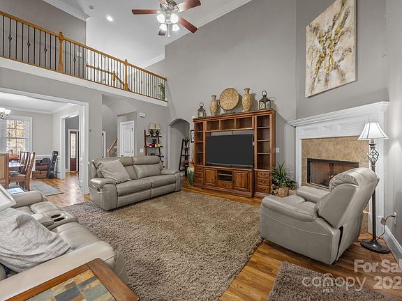 5th image of 187 Winding Creek Dr