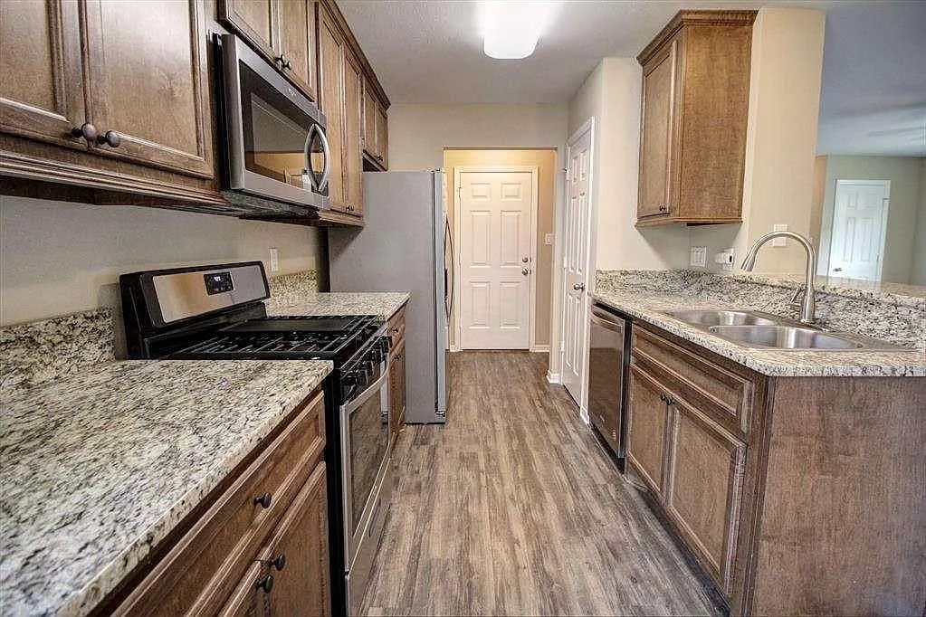 3 bed, 2.0 bath, 1137 sqft, $1,675 — Photo 4