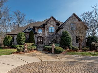 204 Chaucer Ln, Matthews, NC 28104