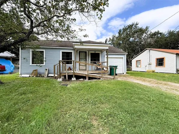 608 Hackberry Bnd, Port Lavaca, TX 77979