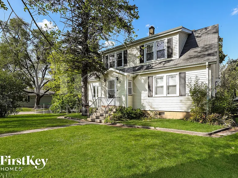 14 E Willow Dr — Photo 2