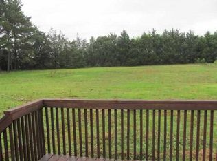 136 Sayers Ln, Richlands, NC 28574