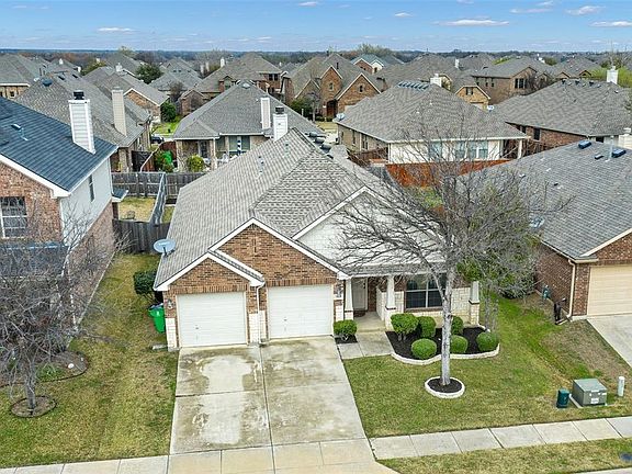 5th image of 913 Lake Forest Trl