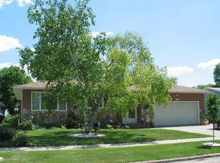 1723 S 19th St, Grand Forks, ND 58201