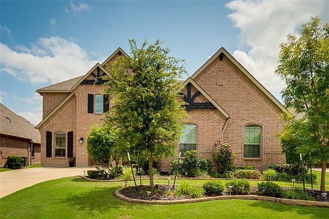 1st image of 215 Chatfield Dr
