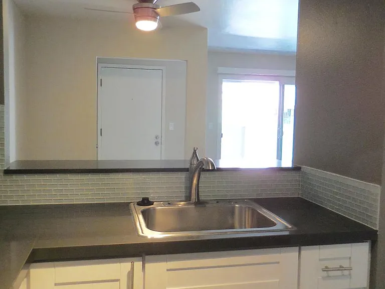 3250 Ashford St #E — Photo 24