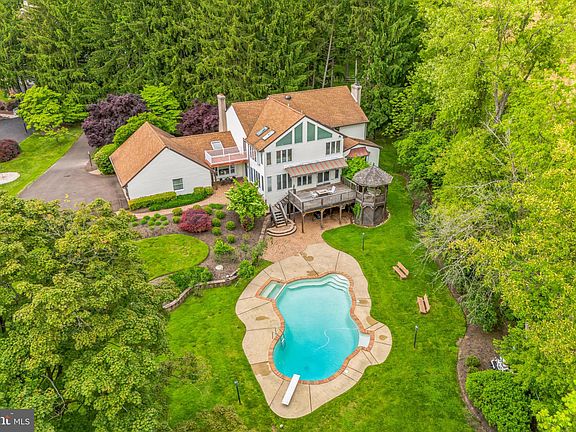 2nd image of 44 Woodside Dr
