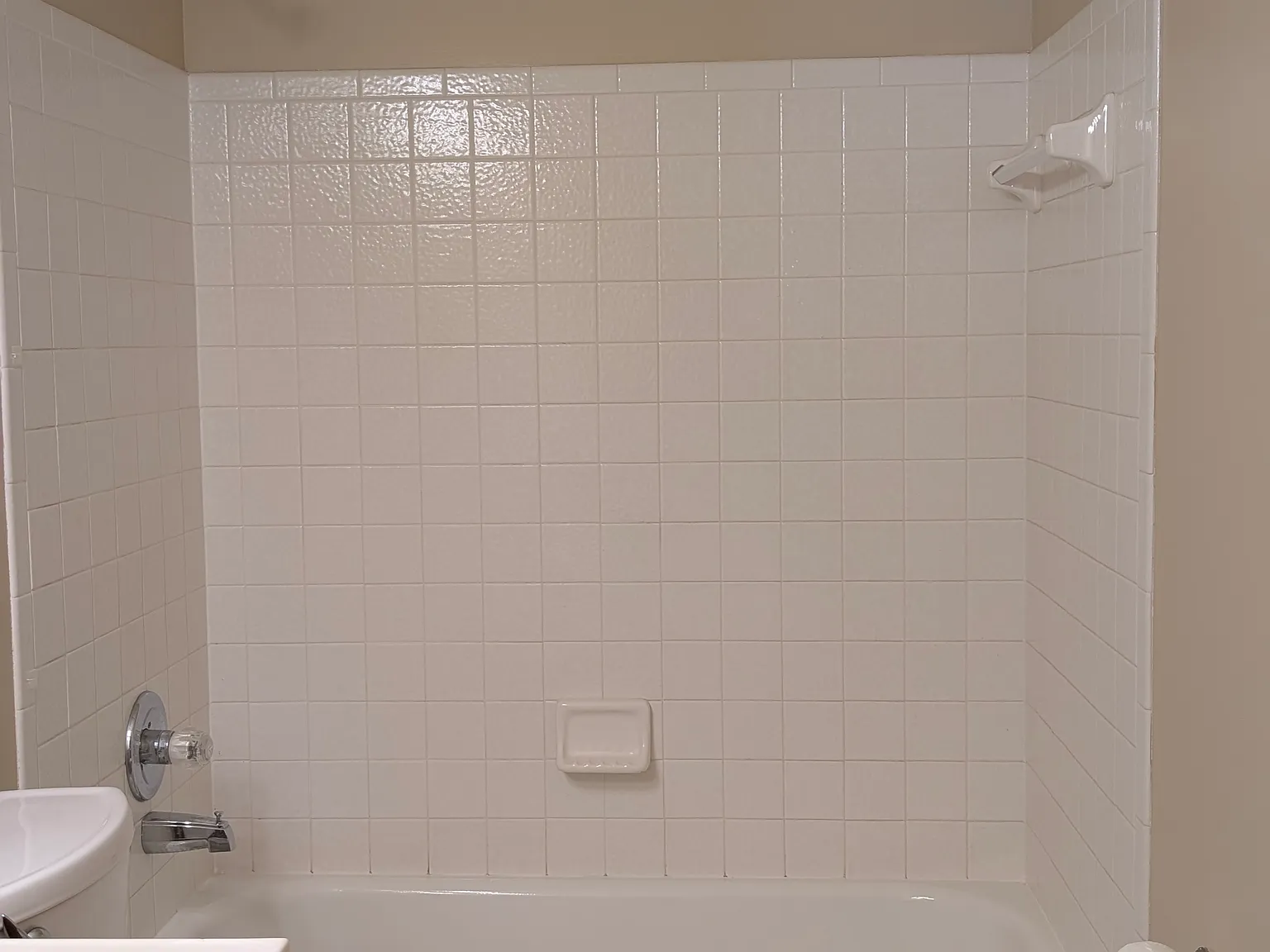 4 bed, 2390 sqft, $3,000 — Photo 2