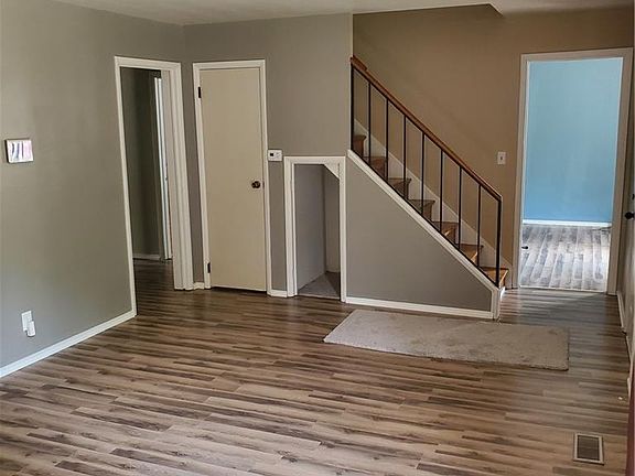 3rd image of 3961 Downes Dr