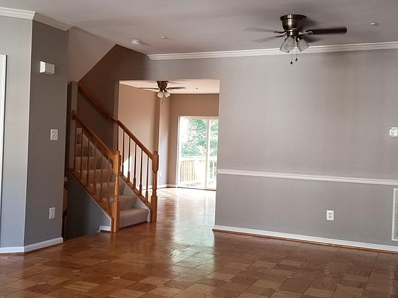 3rd image of 4786 Thornbury Dr