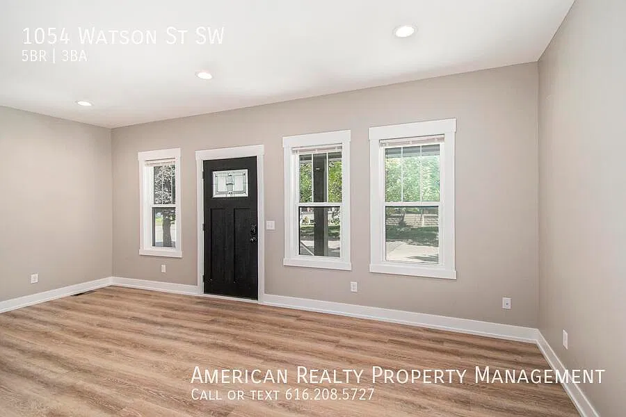 5 bed, 2.5 bath, 1800 sqft, $3,400 — Photo 2