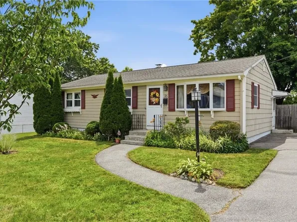 86 Pender Ave, Warwick, RI 02889
