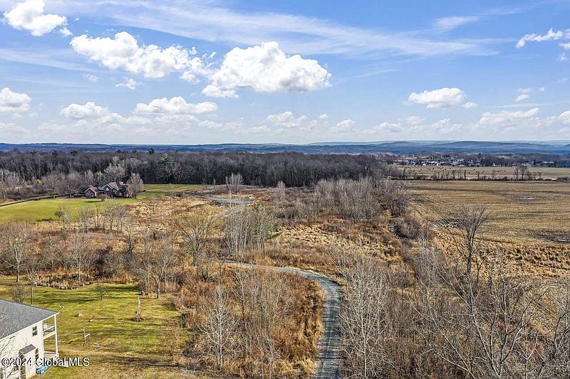 4th image of 180 Pruyn Hill Road