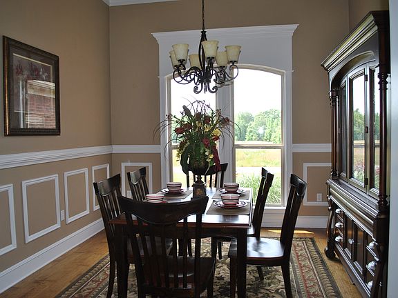 4th image of 6 Southview Cir