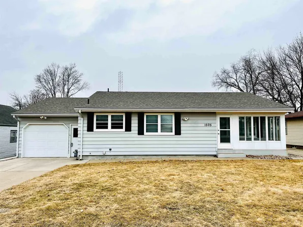 1505 Cedar St, Yankton, SD 57078