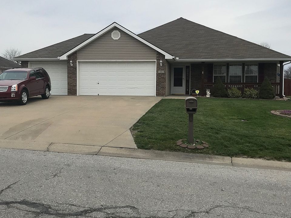 1st image of 702 SW Harvest Cir