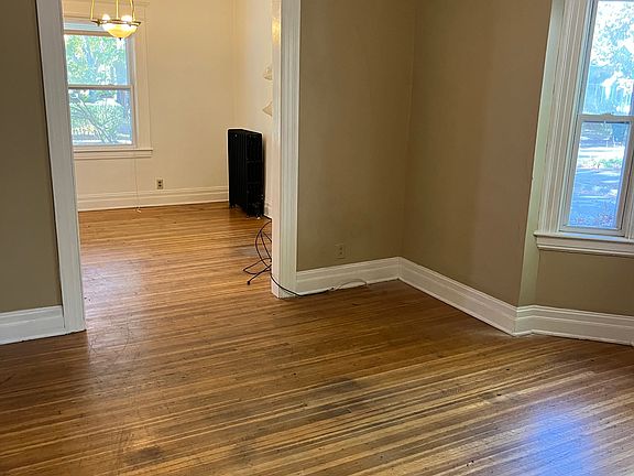3rd image of 220 Mount Vernon Ave #1