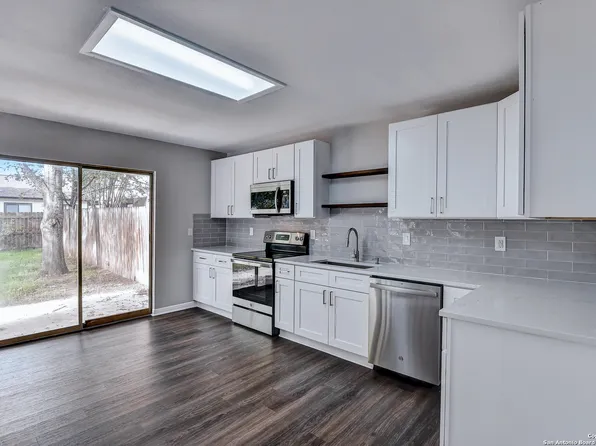 15511 LEGEND SPRINGS DR, San Antonio, TX 78247