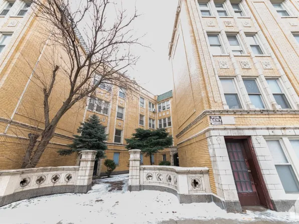 4255 W Addison St, Chicago, IL