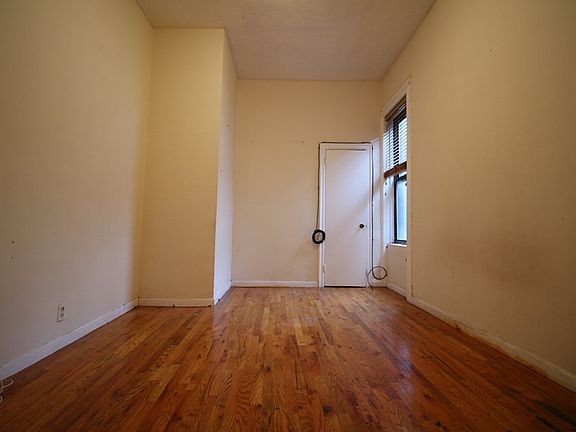 5th image of 156 Vernon Ave APT 2D