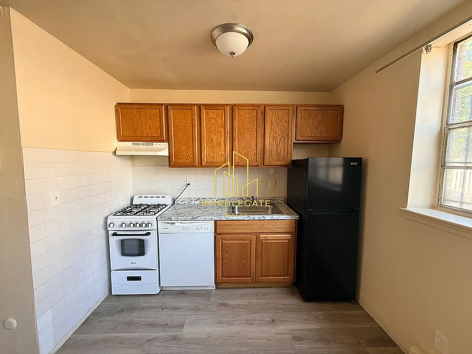 1st image of 76-75 E Park St #100
