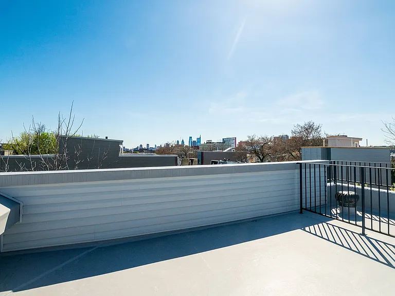 2147 N Franklin St — Photo 19