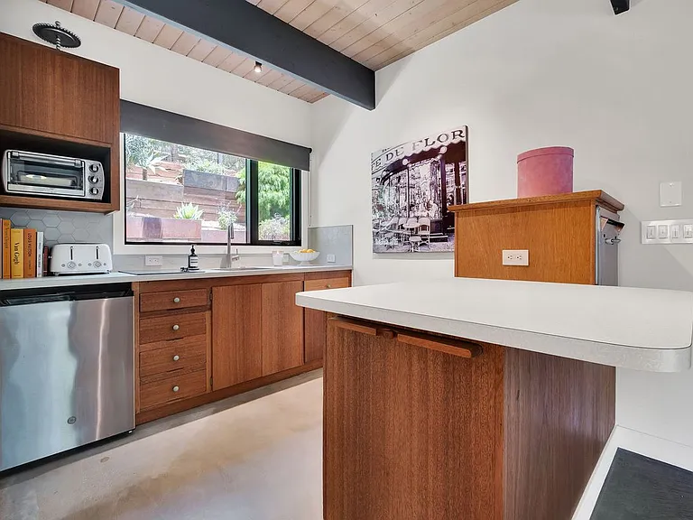 8967 Wonderland Park Ave — Photo 6