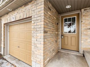 155 Highland Cres #B9, Kitchener, ON