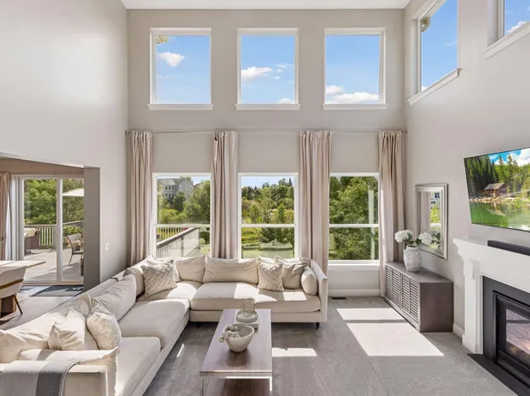 4061 San Vitero Cir, Chaska, MN 55318