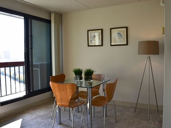 4th image of 812 Memorial Dr #5