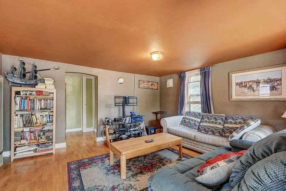 3 bed, 1157 sqft, $2,350 — Photo 2