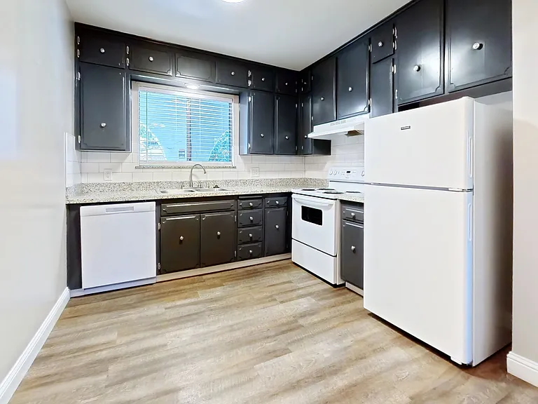 Swiss Colony — Photo 8