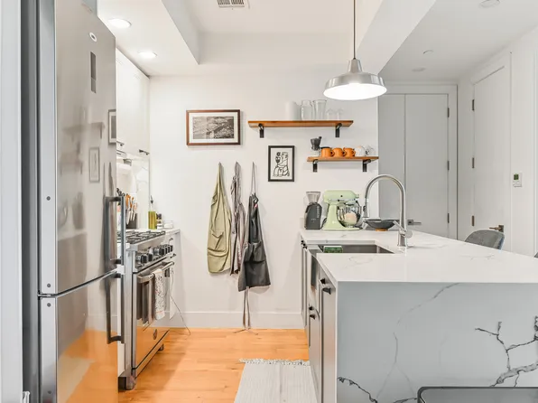 627 De Kalb Avenue image 2 of 19