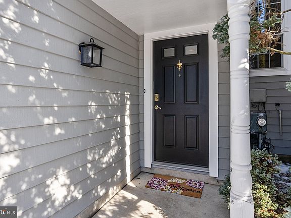3rd image of 613 Danbury Ct