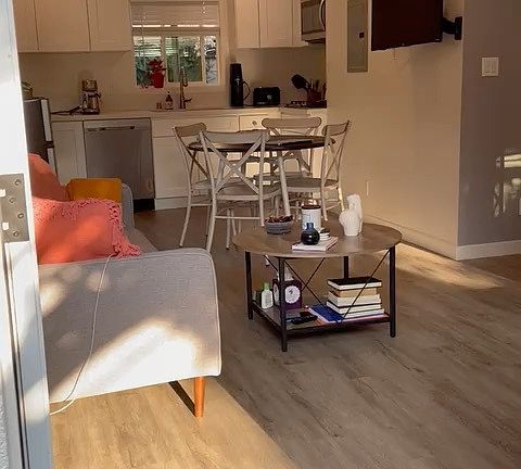 5th image of 2238 Veteran Ave